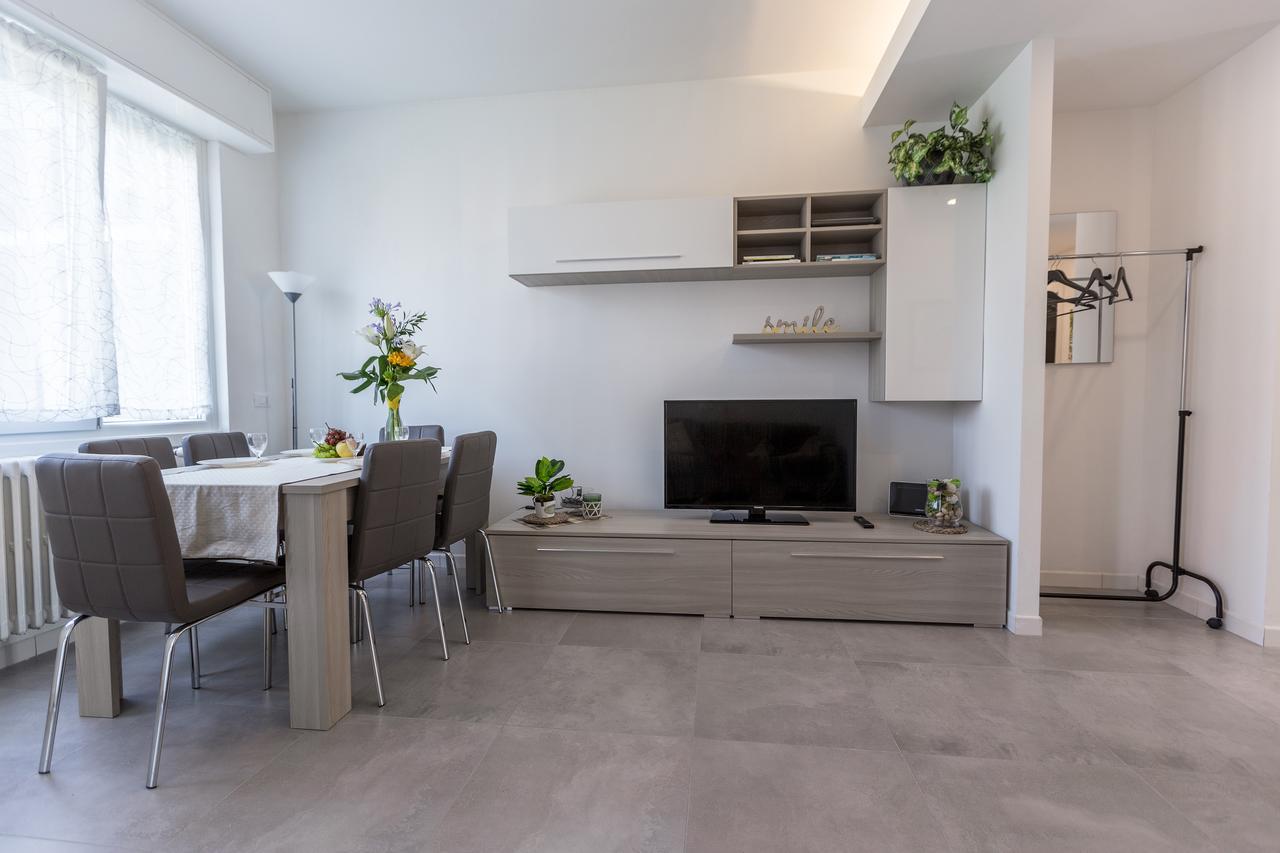 Business Balcony Flat Appartamento Milano